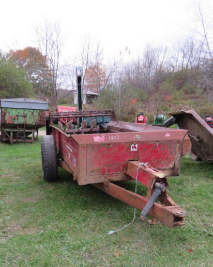 International 550 manure spreader