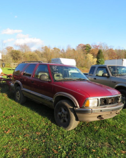 1996 Chevy Sub 260,904 miles vin#1GNDT13W8T2211929 title
