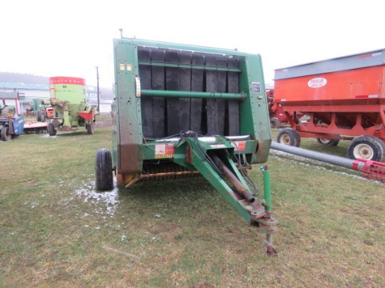 JD 375 Round Baler