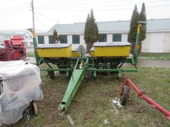 JD 7000 4Row corn planter nice/field ready