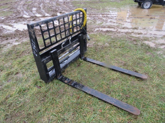 Skidsteer pallet forks w/hydraulic sliding forks