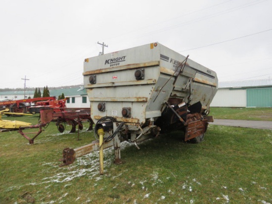 Knight Botec 4052 mixer wagon