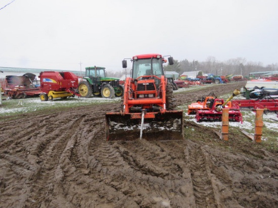 Kubota M6800 w/LA1002 loader 1027.4 hours
