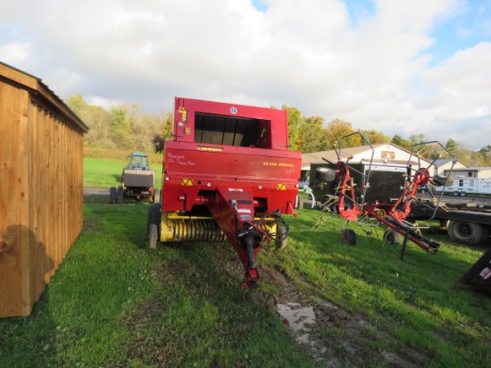 NH 644 silage special round baler