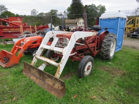 IH B414 tractor 2wd w/front blade