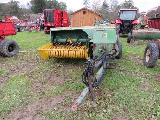 JD 327 sq baler with thrower
