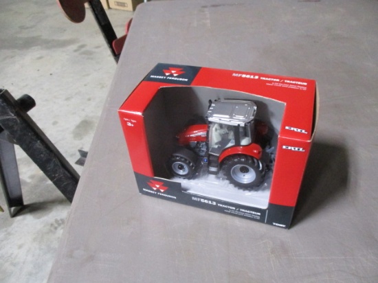 Ertl Massey Ferguson MF5613 tractor new in box