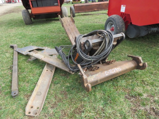 Grouser FH 400 front point hitch S#00300322