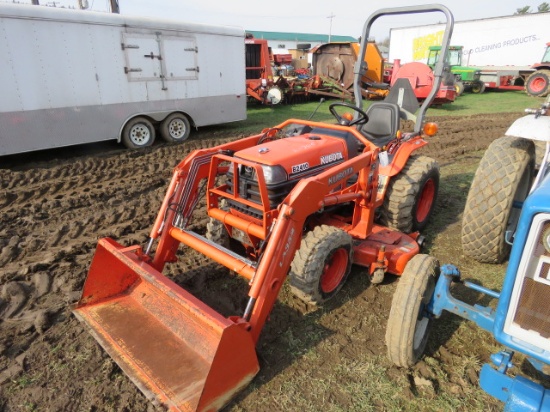 Kubota B2410 w/LA352 bucket & mower