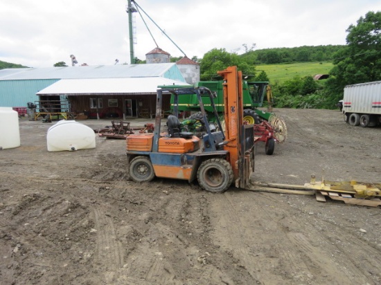 2002 TOYOTA 800LB DUAL STAGE MAST SIDE SHIFT FORKLIFT,