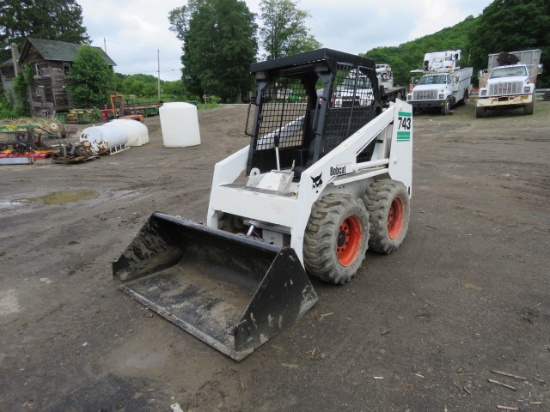 BOBCAT 743 SKIDSTEER
