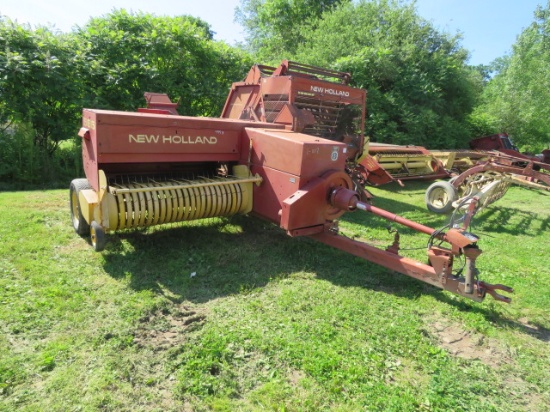 NEW HOLLAND 565 SQUARE BALER WITH KICKER