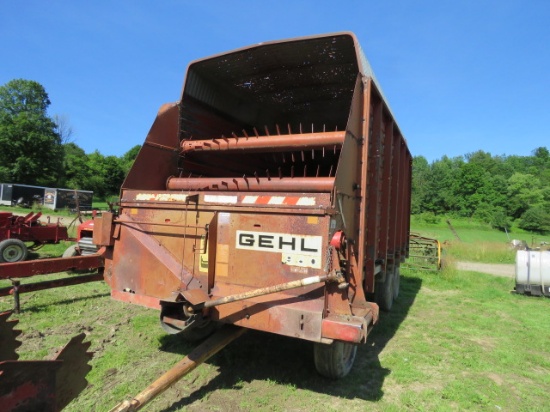 GEHL SELFUNLOADING WAGON