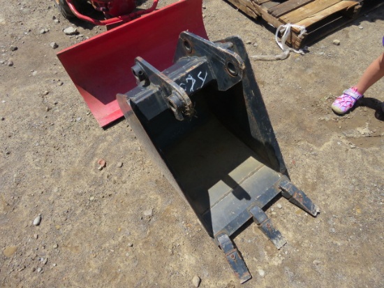 EXCAVATOR BUCKET 16 1/4 "