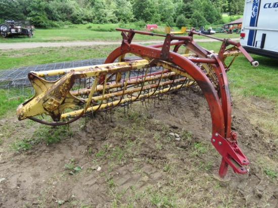 NEW HOLLAND 258 ROLL BAR RAKE