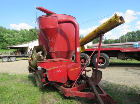 NEW HOLLAND 352 GRINDER MIXER