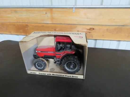 ERTL ASE INTERNATIONAL 7130 TRACTOR WITH MECHANICAL FRONT DRIVE IN BOX