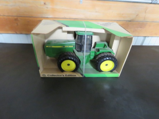 JOHN DEERE 4 WHEEL DRIVE TRACTOR COLLECTORS EDITIO 8760 IN BOX