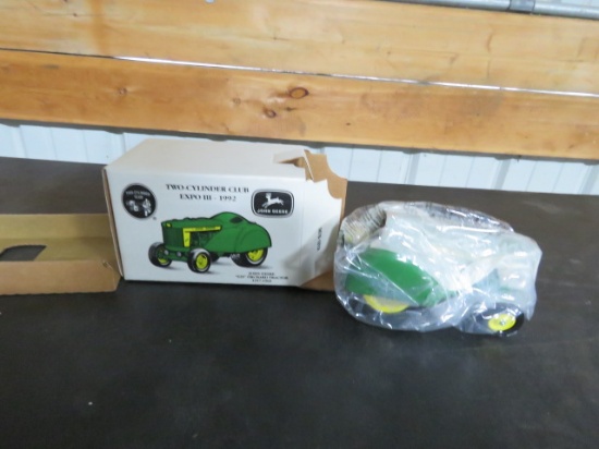 JOHN DEERE 620 ORCHARD TRACTOR 1957-1960 TWO CYLINDER CLUB EXPO III 1992 IN BOX