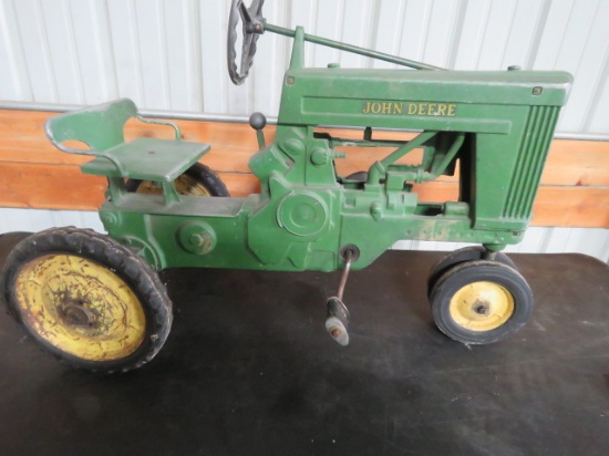 JOHN DEERE PEDAL TRACTOR