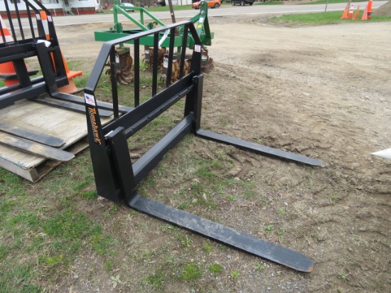 TOMAHAWK 2800 LB SKIDSTEER PALLET FORK