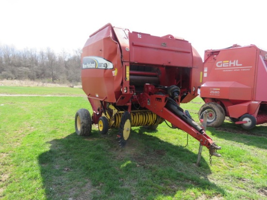 NEW HOLLAND BR740A ROUND BALER