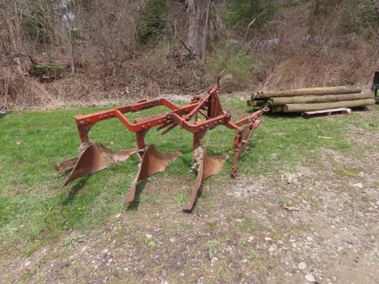 ALLIS CHALMERS 3 BOTTOM SNAP COUPLER PLOW
