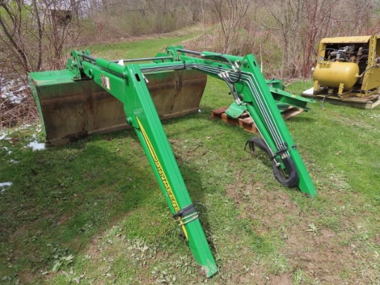 JOHN DEERE 512 LOADER AND BRACKETS VERY NICE WITH JOY STICK