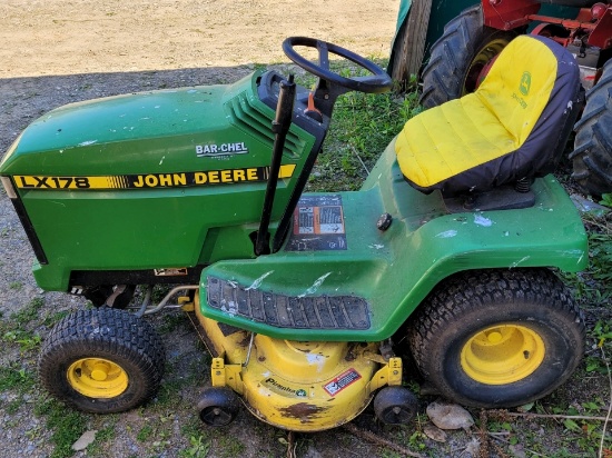 JOHN DEERE LX178 LAWN MOWER W/ 44" DECK