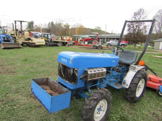 FORD 1210 TRACTOR 3PT HITCH, 540 PTO, CENTER LINK STAYS W/TRACTOR READING 25 HRS