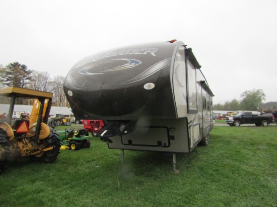 2014 CRUSADER 5TH WHEEL CAMPER VIN#5ZT3CSZB8EG115558