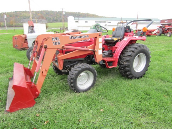 MAHINDRA 2615 HST W/ MAHINDRA ML106 LOADER 435HRS
