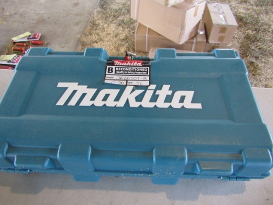 MAKITA RECONDITION SAWZAW IN CASE
