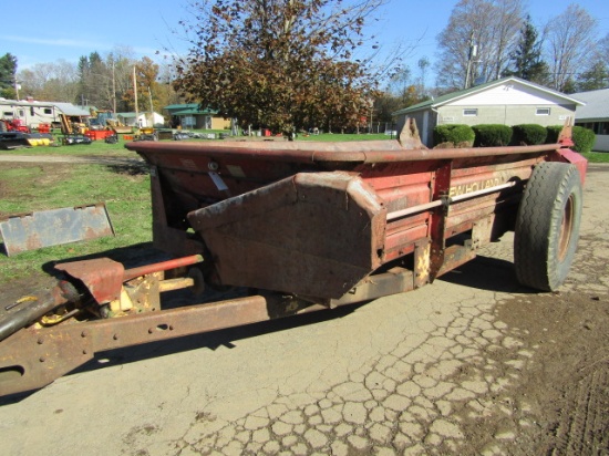 NEW HOLLAND 519 MANURE SPREADER- NEEEDS WORK