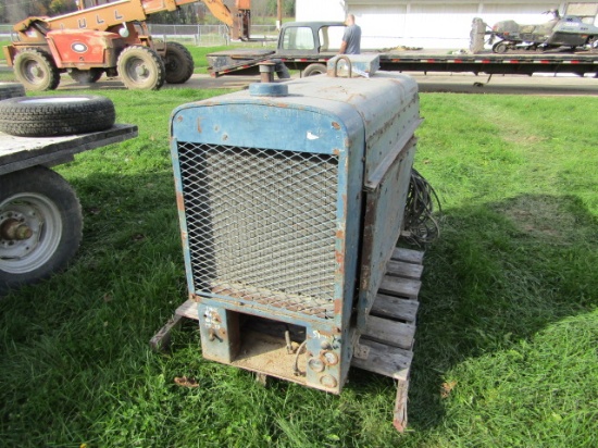 LINCOLN PORTABLE WELDER RUNS - WILL NEED BATTERY