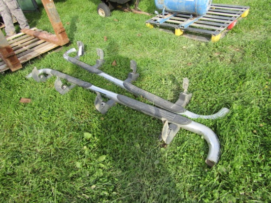 SET OF RUNNING BOARDS OFF A 2007 CHEVY