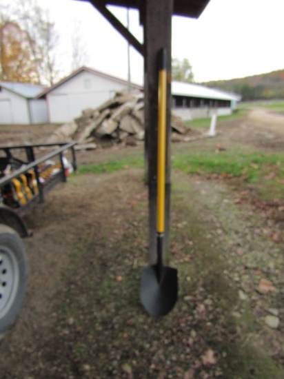 VALLEY FIBEGLASS HANDLED ROUND POINT SHOVEL