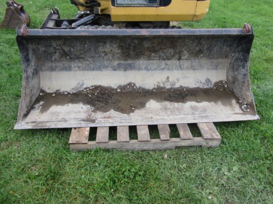 82" MATERIAL BUCKET QUICK ATTACH