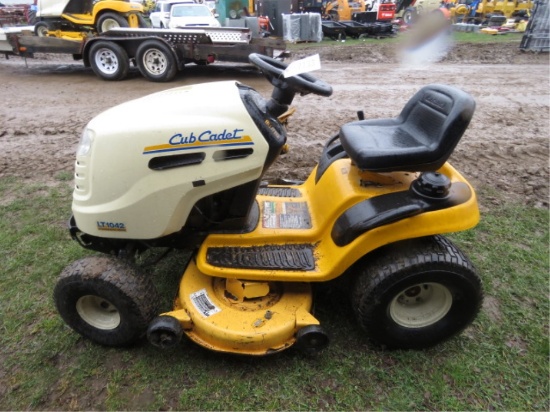 CUB CADET LT1042 DOES RUN