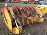 PAYLOADER CLAW