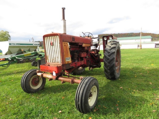 INTERNATIONAL 656 GAS TRACTOR 2WD 8454HRS, 540PTO, FAST HITCH 1 SET OUTLETS, ROW CROP