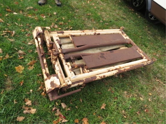 FORMOST CATTLE AUTOMATIC HEAD LOCK
