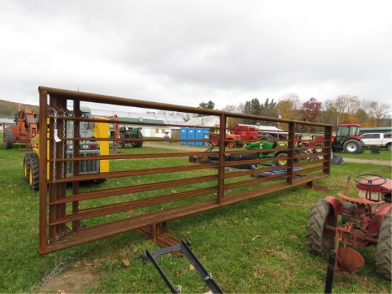 APPROX 22FT FREE STANDING HEAVY DUTY CATTLE PANELS