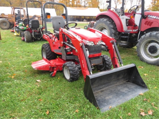 MASSEY FERGUSON GC1705 4WD TRACTOR W/ MASSEY FERGUSON DL95 BUCKET