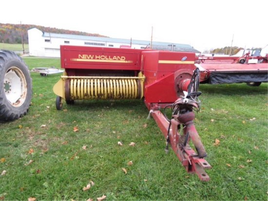 NEW HOLLAND 565 SQUARE BALER W/BALE CHUTE
