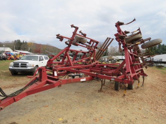 CASE INTERNATIONAL 4800 VIBRA SHANK 24FT CULTIVATOR WITH