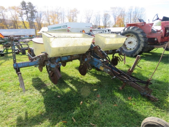 FORD 352 4 ROW CORN PLANTER MISSING COVERS