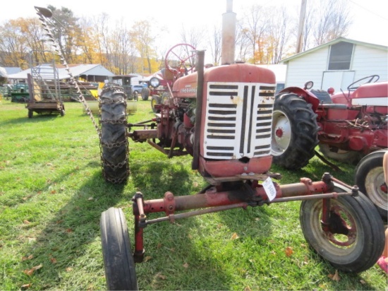 MCCORMICK FARMALL 200 TRACTOR WITH HYDRAULIC & FAST HITCH
