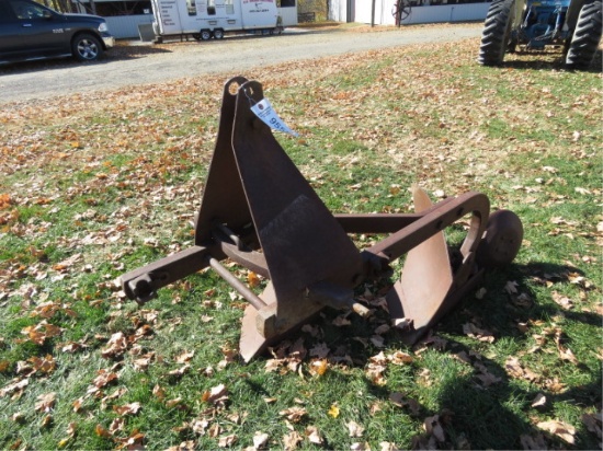 2 BOTTOM DEERE BORN PLOW