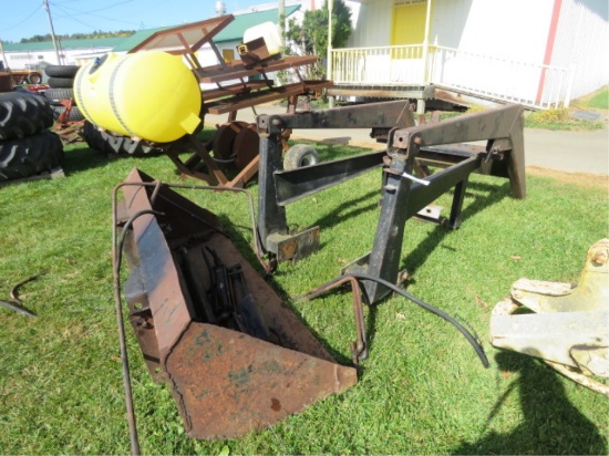 HOMEMADE LOADER CONSIGNOR SAID IT CAME OFF JD 1530 TRACTOR